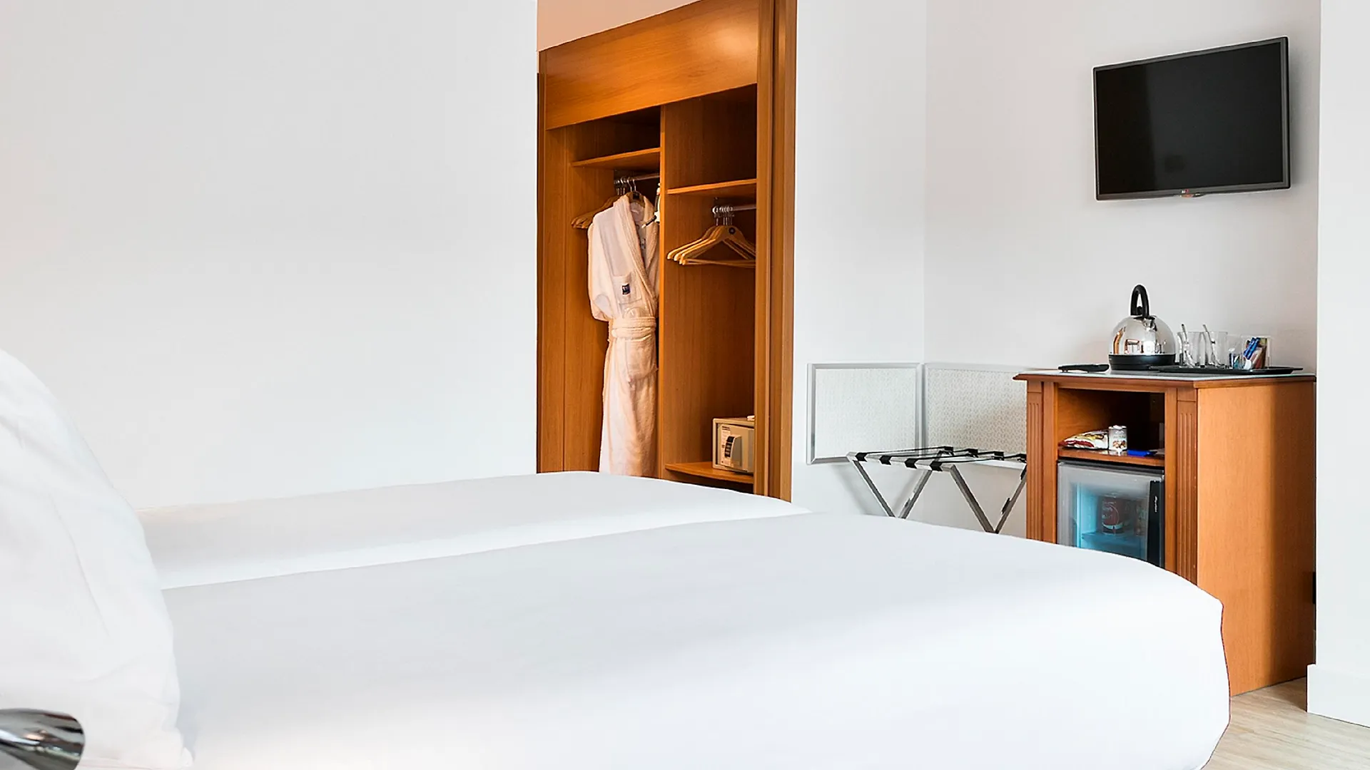 Innside By Melia Barcelona Apolo 4*,